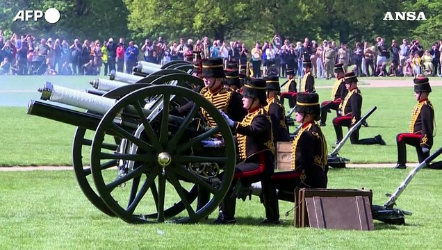 Londra, i 96 anni della Regina Elisabetta: i festeggiamenti ad Hyde Park