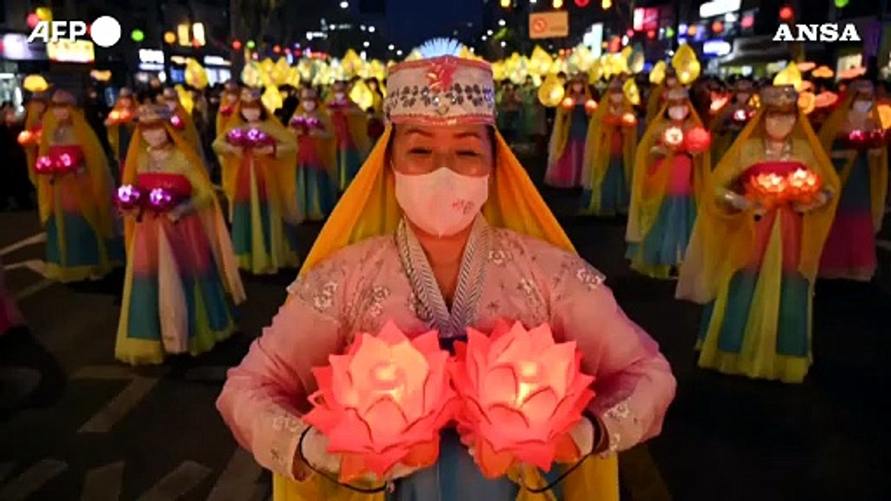 Corea del Sud, spettacolo di luci e colori alla sfilata delle lanterne di Seoul