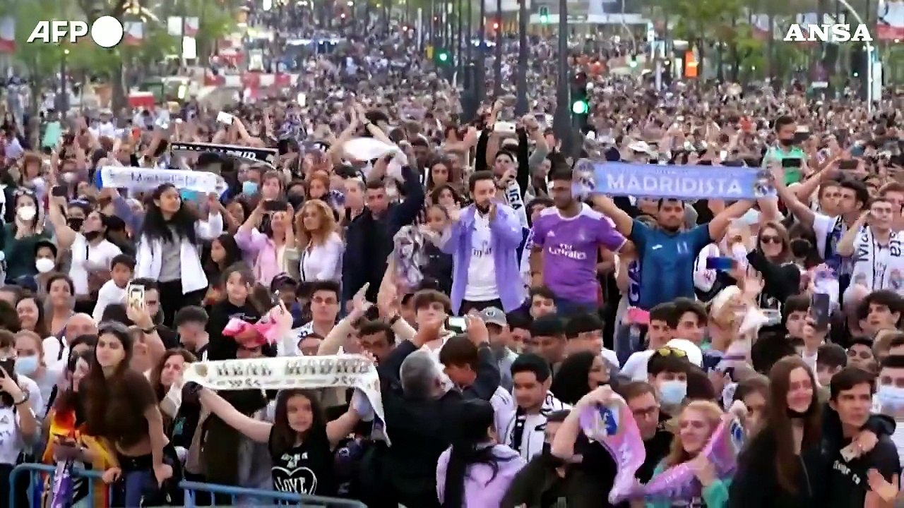 Calcio, la festa dei tifosi del Real Madrid per la conquista della 35esima Liga