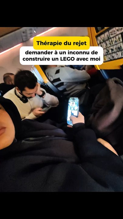 Pourquoi rester dans son coin quand on peut partager un Lego dans l’avion ?