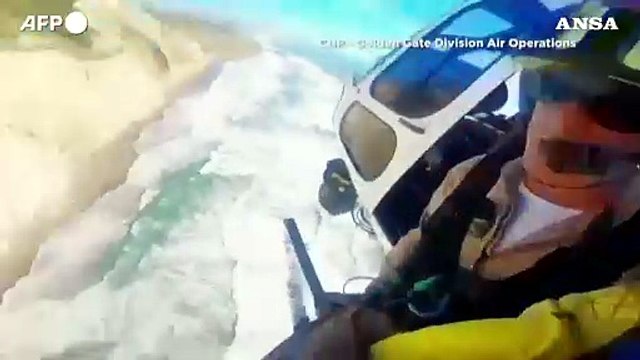 California, uomo bloccato su una scogliera: salvato con l'elicottero