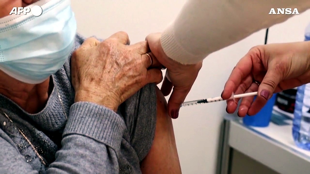 Vaccini Covid, una su mille dosi le reazioni avverse