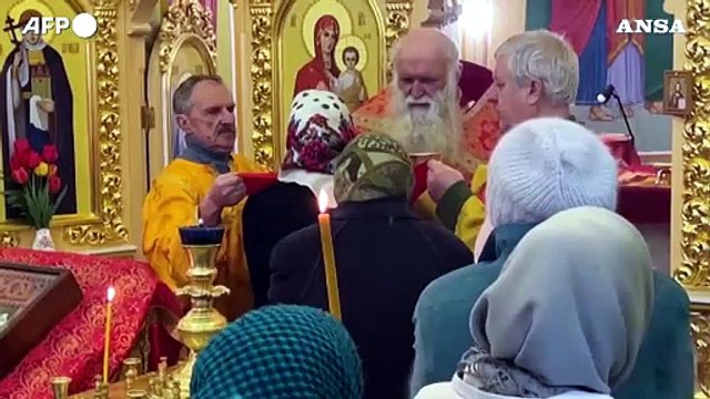 Ucraina, i bombardamenti nel Donbass non fermano le celebrazioni per la Pasqua