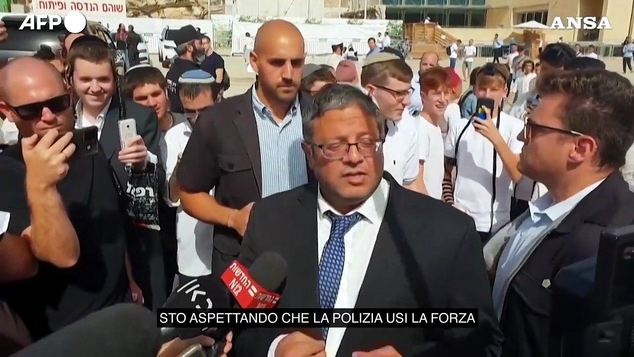 Gerusalemme, Incidenti su Spianata Moschee: "Sto aspettando che la polizia usi la forza"