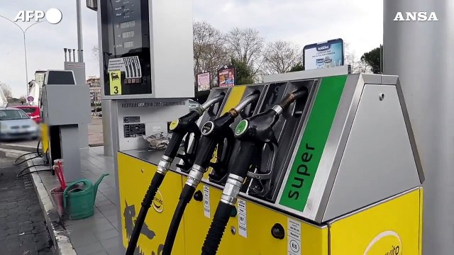 Benzina self sopra i 2 euro,stangata ferma anche pesca
