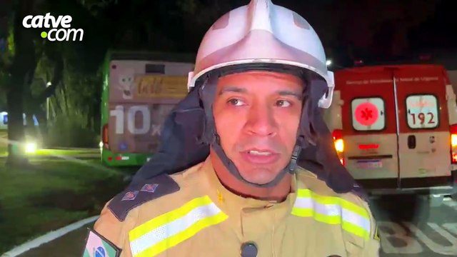 Três passageiros ficam feridos após batida entre ônibus em Cascavel