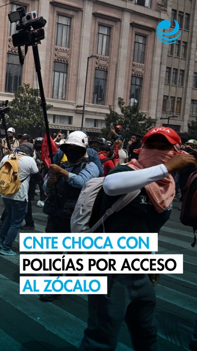 Marcha de la CNTE: Manifestantes chocan con policías que protegen el "Fan Fest" del Zócalo de CDMX