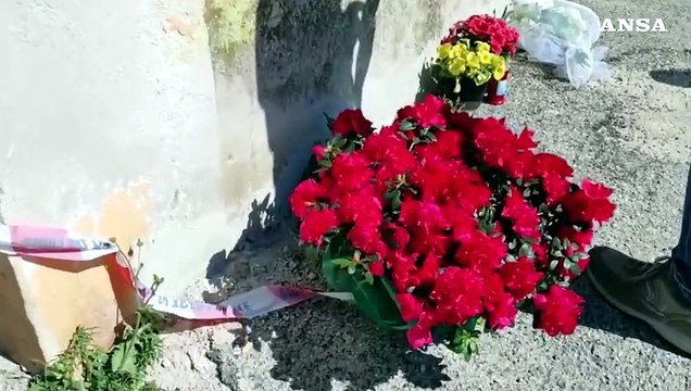 Auto nel giardino dell'asilo all'Aquila: il risveglio della citta' il giorno dopo