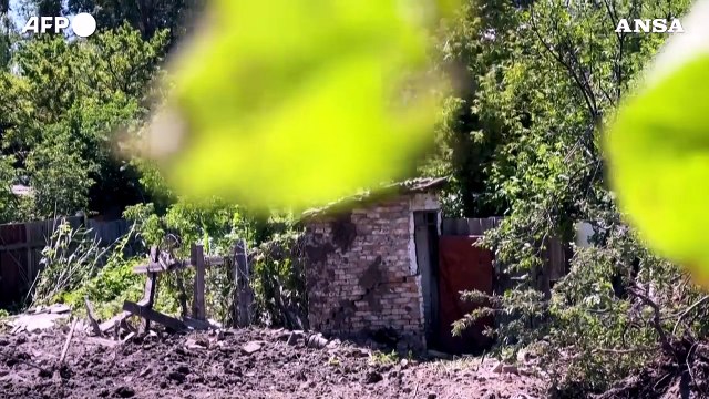 Ucraina, tra le macerie delle case distrutte dai bombardamenti a Kostyantynivka