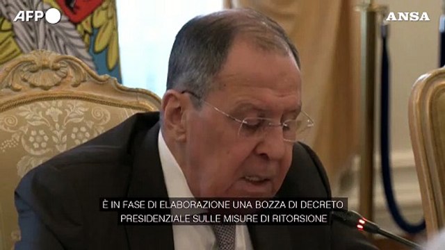 Lavrov: Restrizione ai visti per i cittadini di Paesi ostili