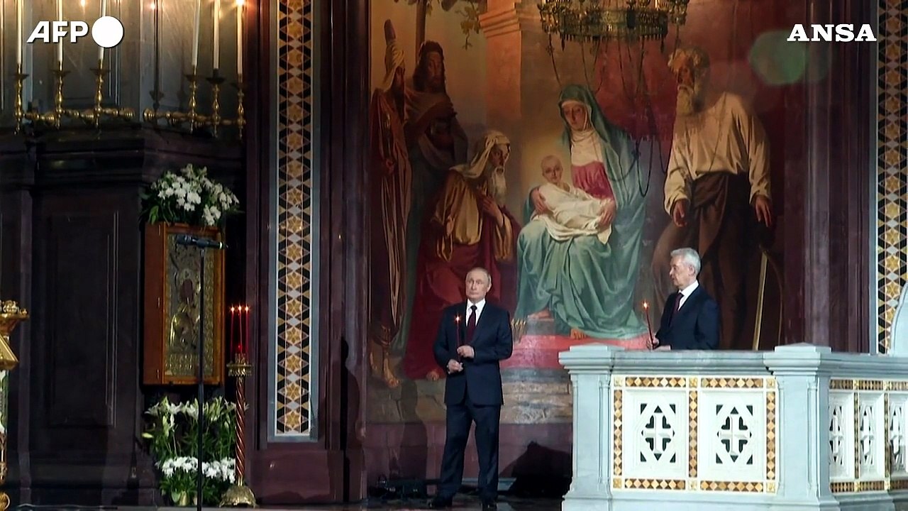 Russia, Putin alla veglia per la Pasqua ortodossa