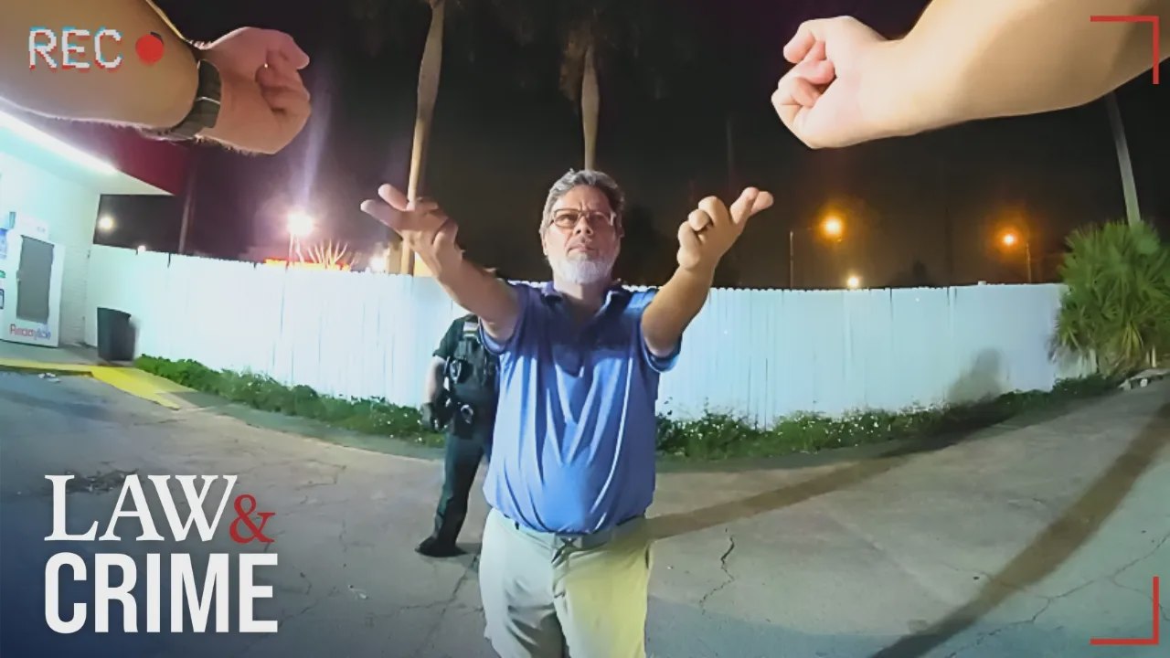 Director escolar de Florida se traba con el abecedario en impactante arresto por manejar ebrio