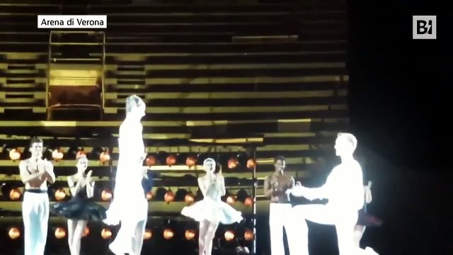 Arena Di Verona, Proposta Di Matrimonio Tra Etoile