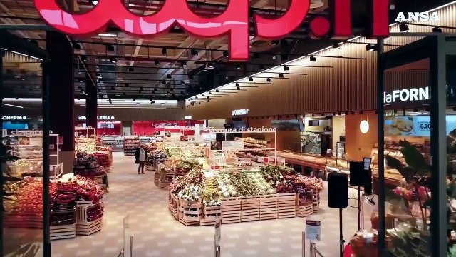 Italiani tagliano su cibo,spesa sale ma per i prezzi