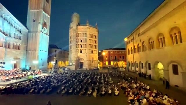 Filarmonica Toscanini: suggestivo concerto in piazza Duomo a Parma - Video