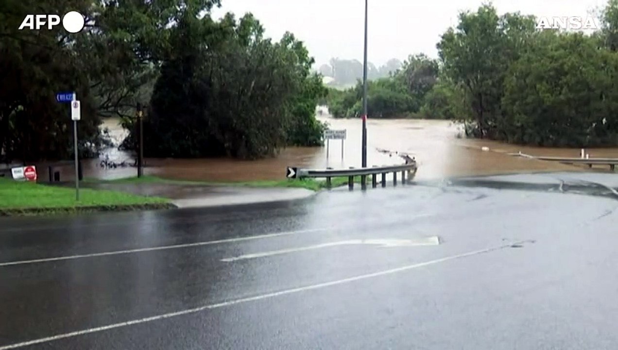 Maltempo in Australia, allagamenti in una cittadina del Queensland