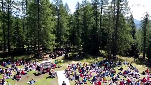 La mia terra. Concerto : a Falcade oltre mille persone per la musica tra le Dolomiti