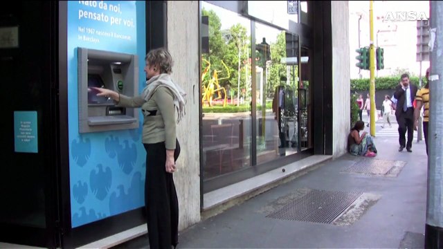Gli italiani spendono di piu' ma comprano sempre meno