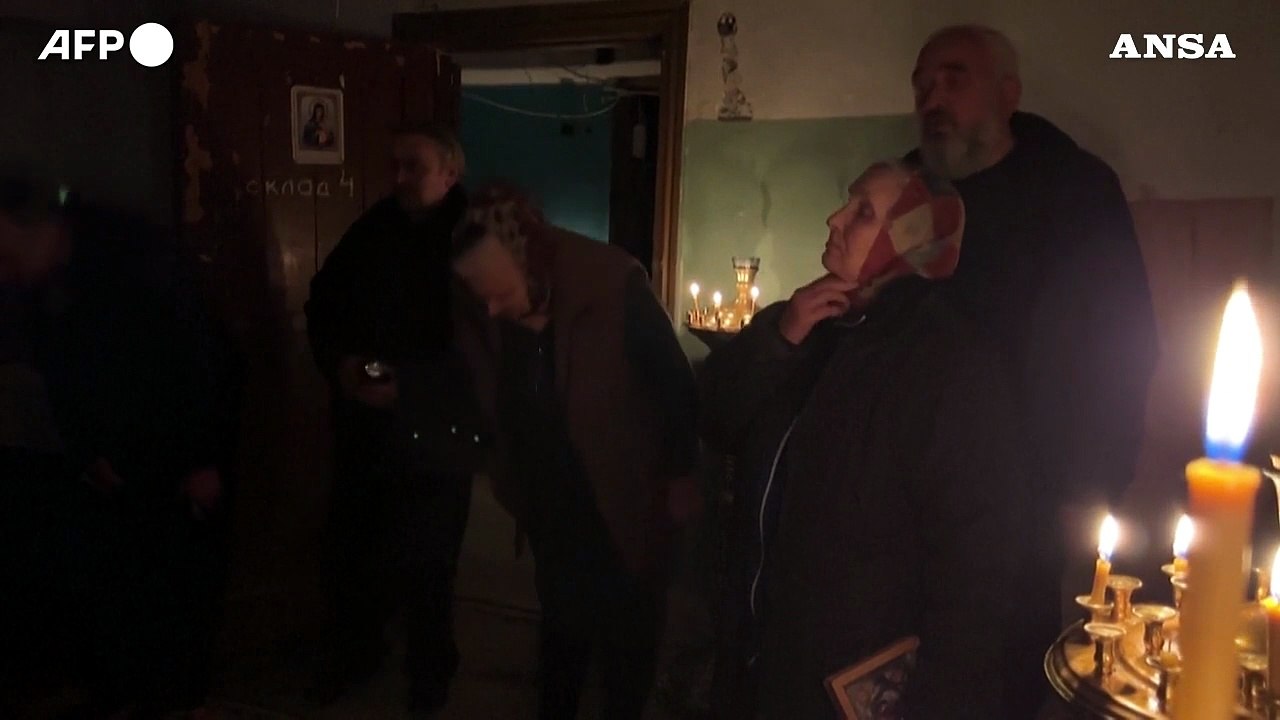 Ucraina, messa nel seminterrato di una chiesa durante i bombardamenti