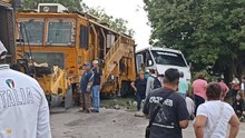 Tren choca contra unidad del transporte público en Puebla y deja más de 20 lesionados | VIDEO
