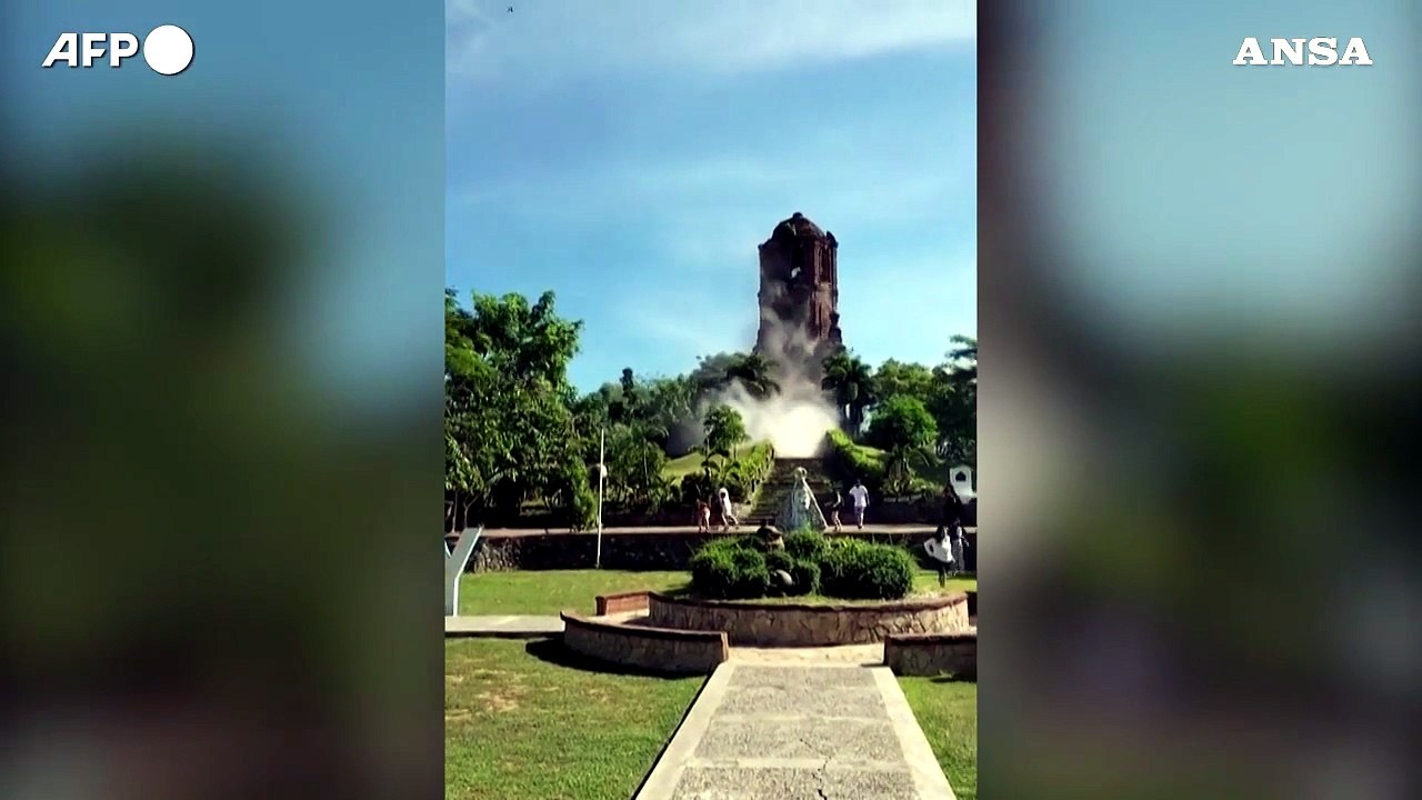 Terremoto nelle Filippine, la forte scossa fa crollare pezzi della Bantay Bell Tower