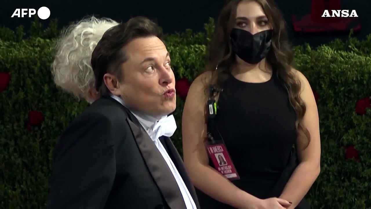 Musk vende azioni Tesla per sette miliardi, pesa il caso Twitter