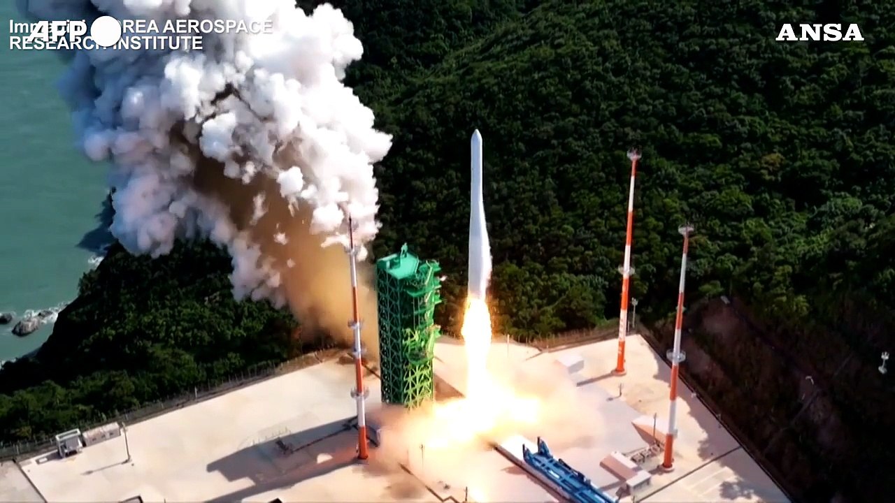 La Corea del Sud lancia Nuri, il suo primo razzo spaziale