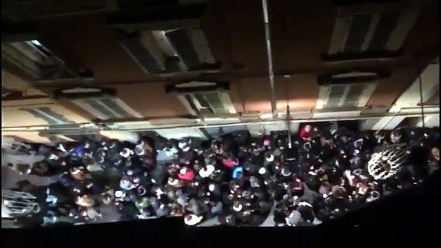 Cori serali sotto le finestre in via Nazario Sauro