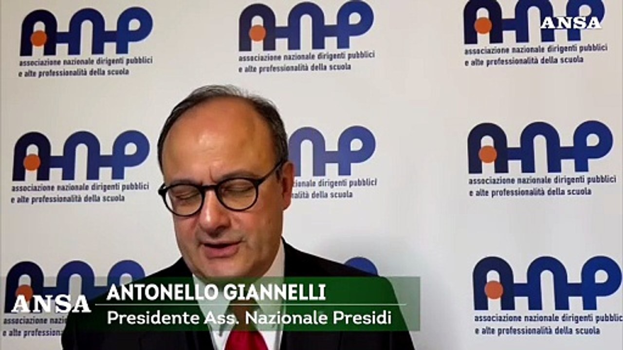 Associazione Presidi:"Bene circolare sui cellulari a scuola, si usi solo per la didattica"