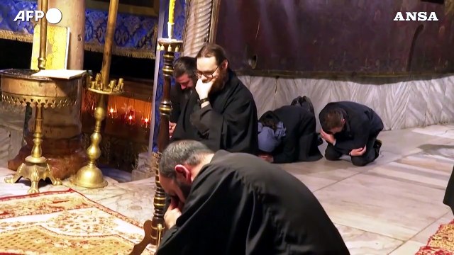 Natale, i turisti affollano la Chiesa della Nativita' di Betlemme