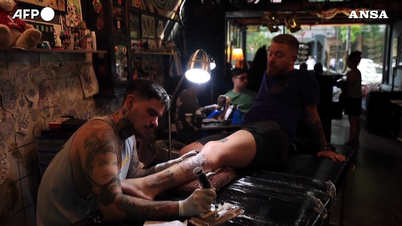 Messi e la Coppa del Mondo incisi sulla pelle, boom di tatuaggi in Argentina