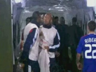BAGARRE ENTRE VIEIRA ET EVRA EURO 2008 !