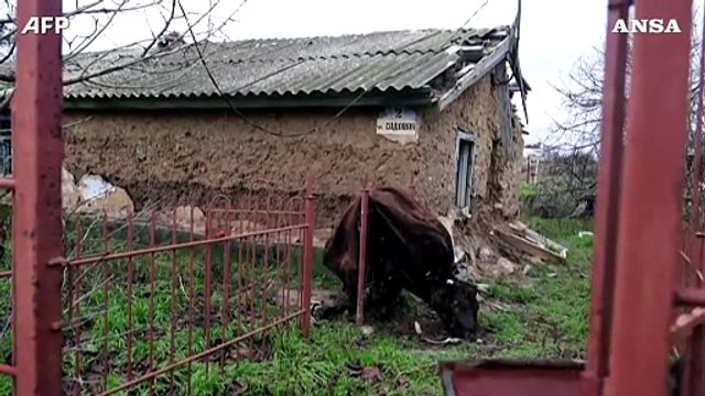 Ucraina, solo macerie ed edifici distrutti in un piccolo villaggio vicino a Kherson