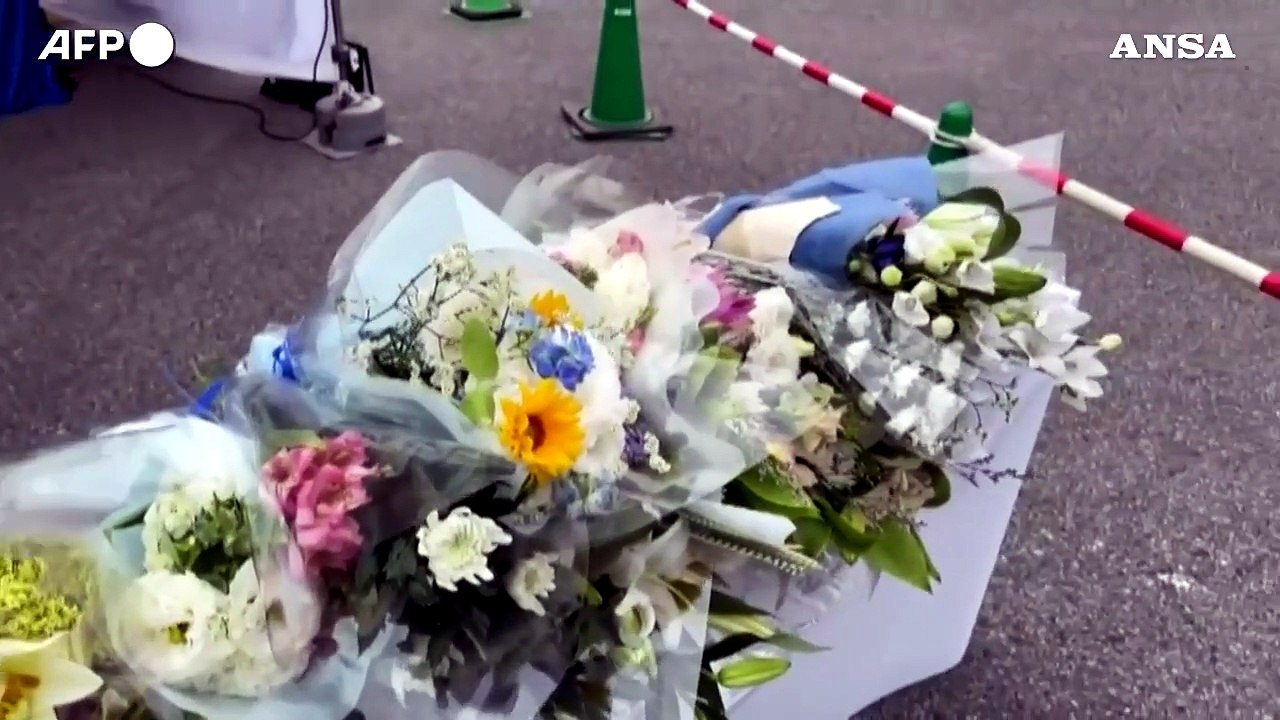 Shinzo Abe, Tokyo: i cittadini portano fiori al tempio di Zojoji