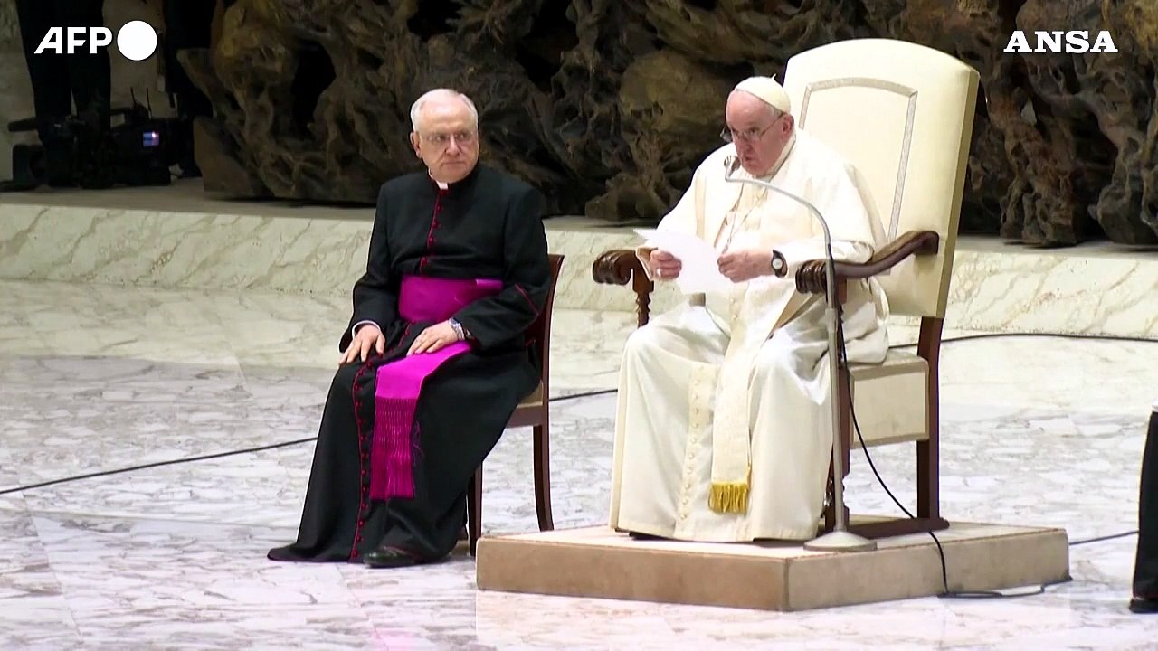 Papa: "Pregate per Benedetto XVI , e' molto ammalato"