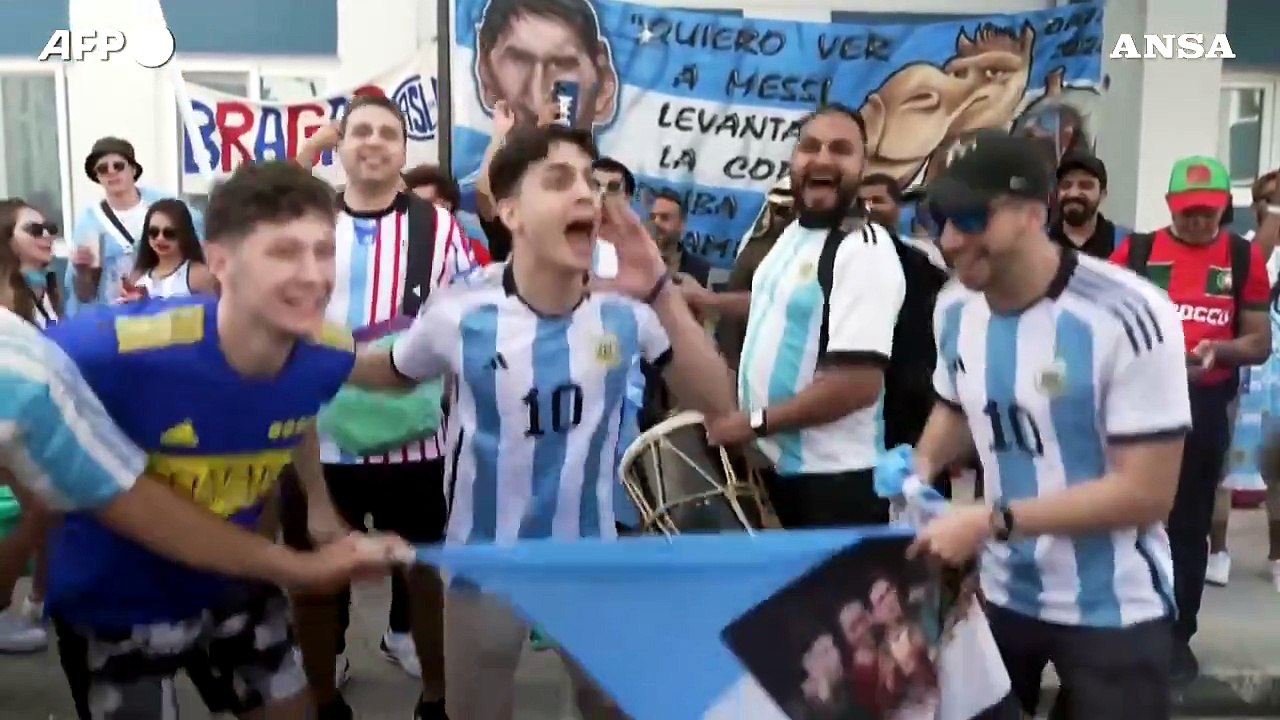 Qatar 2022, cori (e asado) dei tifosi argentini prima della finale