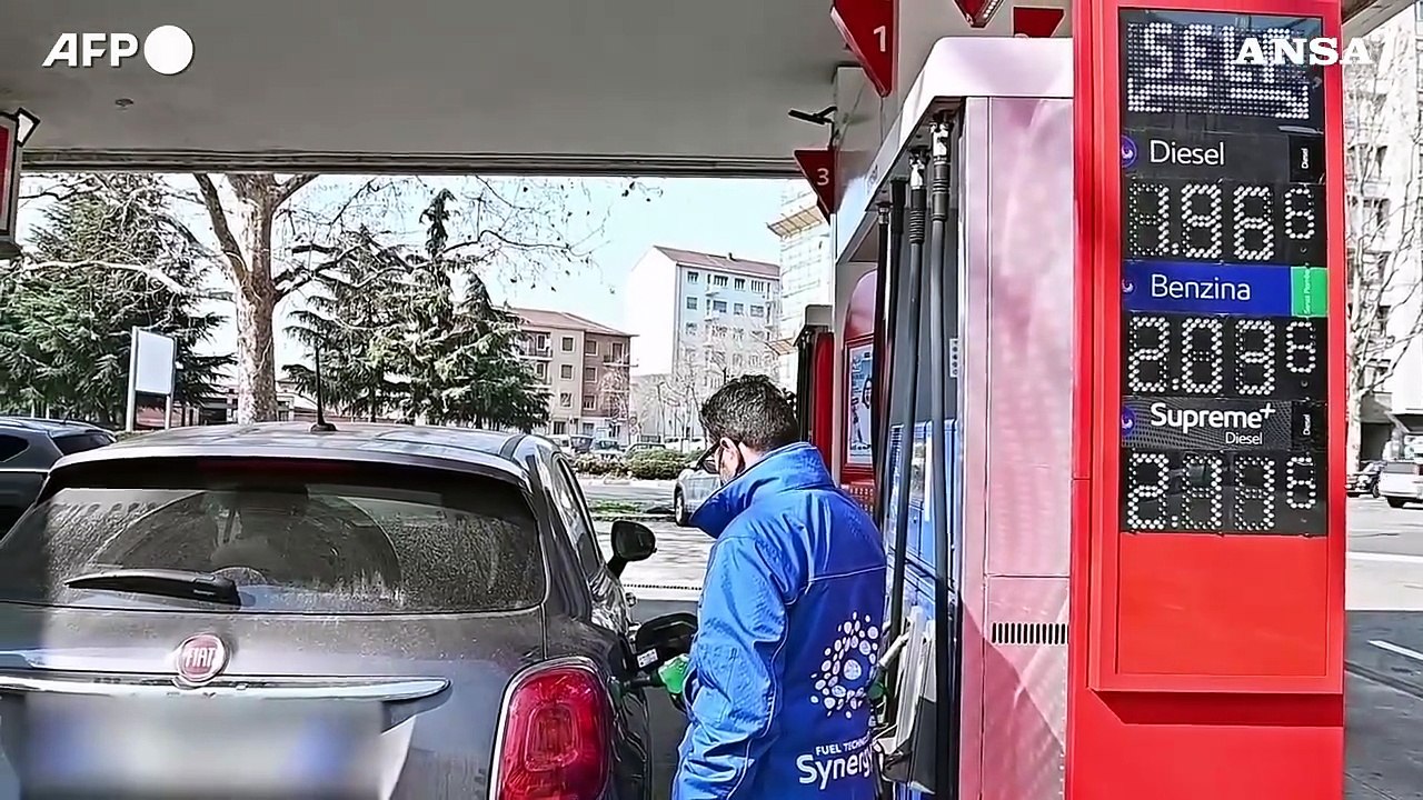 Carburanti; prezzo medio si attesta piu' o meno in linea con i rialzi delle accise
