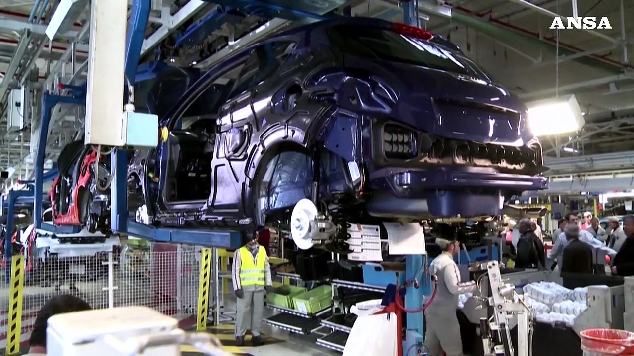 Crollano vendite auto in Europa, -13,6% nel semestre