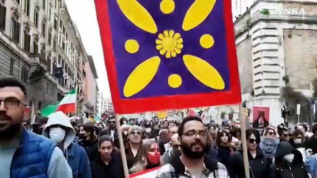 Roma, il corteo dei manifestanti contro il regime iraniano