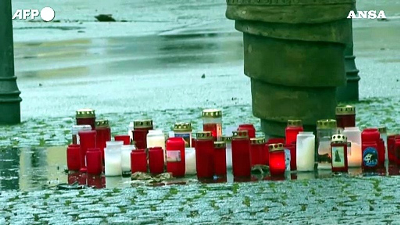 Ratzinger, candele accese davanti alla casa natale