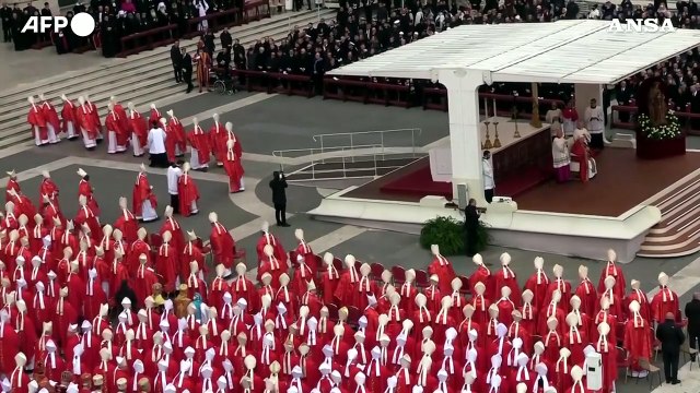 Parte il pressing su Papa Francesco per le dimissioni