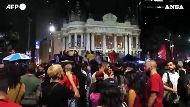 Brasile, migliaia di persone in piazza a Rio