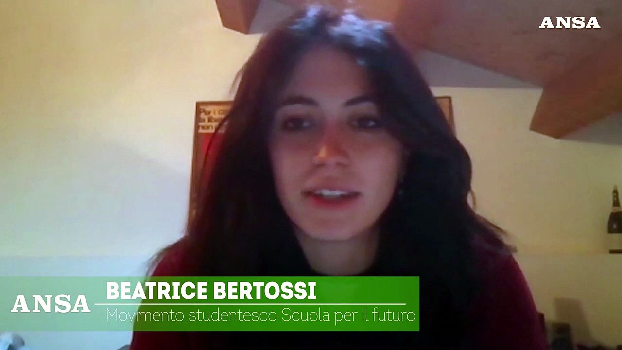 "Niente sorrisi e abiti vistosi per evitare stupri": e' polemica