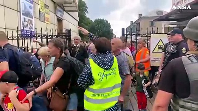 Ucraina, evacuazione di civili dalla regione di Donetsk