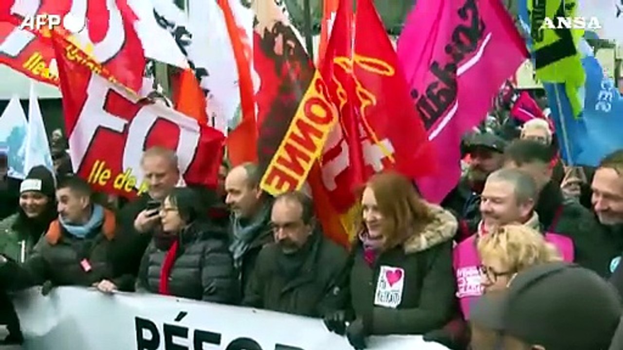 Pensioni in Francia, oltre un milione in piazza contro Macron