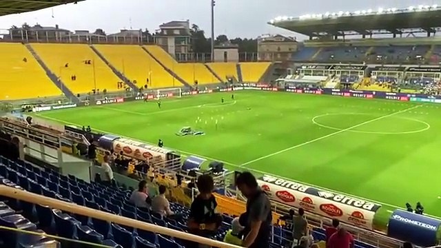 Piove sul Tardini: il Parma contro il Bari con Vazquez ma senza Juric - Video