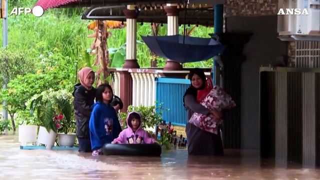 Inondazioni in Malesia, oltre 40 mila gli sfollati