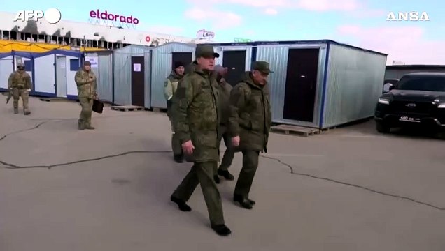 Ucraina, il ministro della Difesa russo visita la citta' di Mariupol
