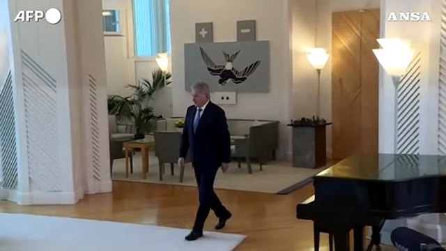 Finlandia, Sanna Marin presenta le dimissioni del suo governo al presidente Niinisto
