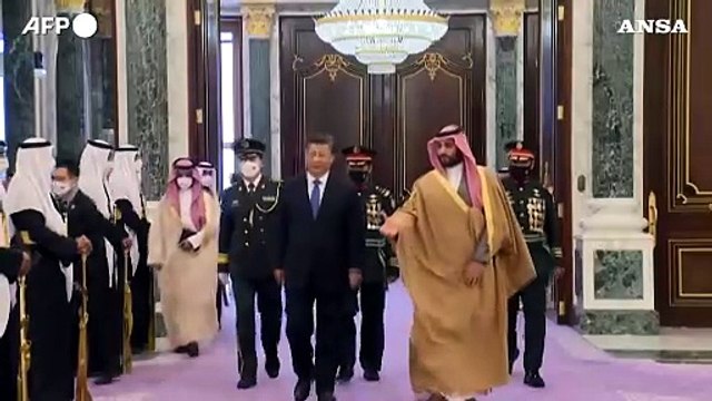 Arabia Saudita, il presidente cinese Xi Jinping incontra il principe ereditario